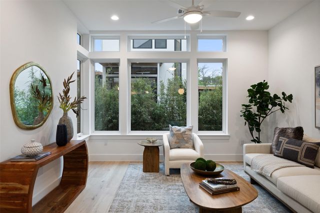 900 S 2nd ST 20, Austin, TX 78704