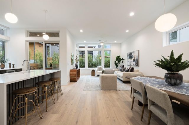 900 S 2nd ST 20, Austin, TX 78704