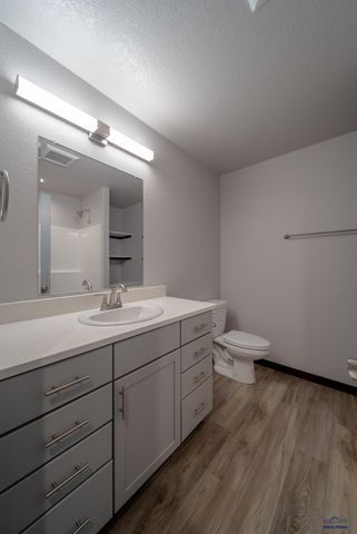 615 BULL RUN DR, Box Elder, SD 57719