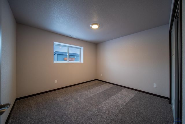 615 BULL RUN DR, Box Elder, SD 57719