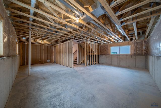 615 BULL RUN DR, Box Elder, SD 57719