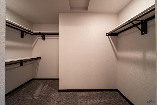 615 BULL RUN DR, Box Elder, SD 57719