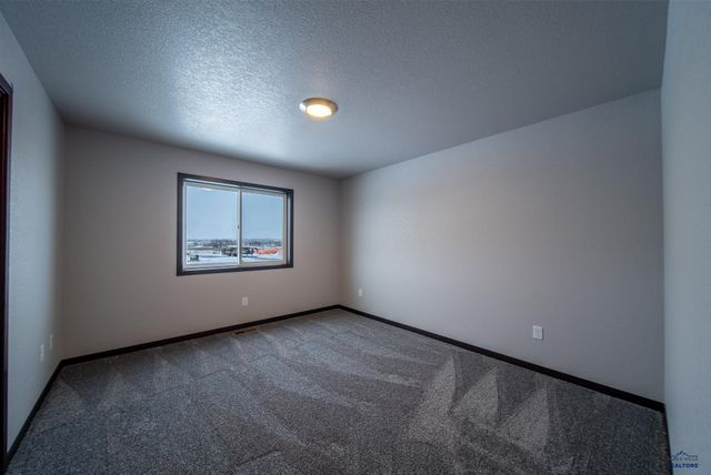 615 BULL RUN DR, Box Elder, SD 57719