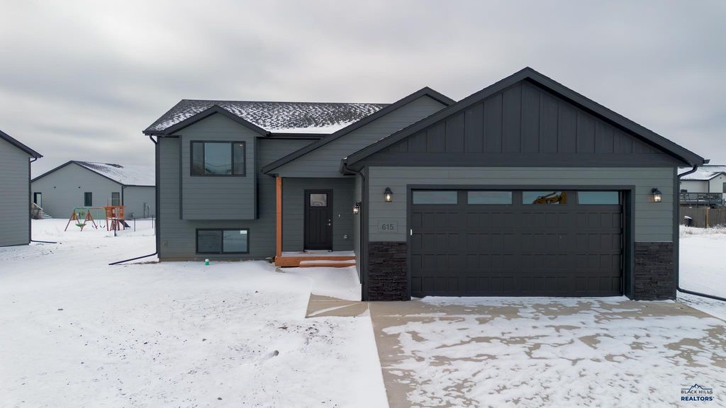 615 BULL RUN DR, Box Elder, SD 57719