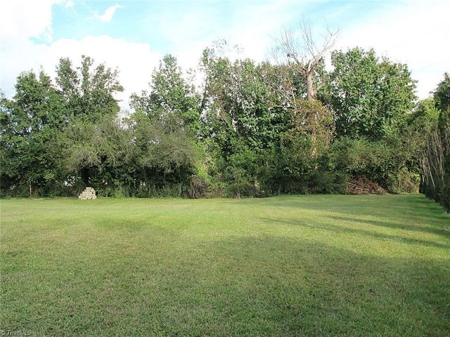 229 Creeksedge Court, Winston-salem, NC 27105