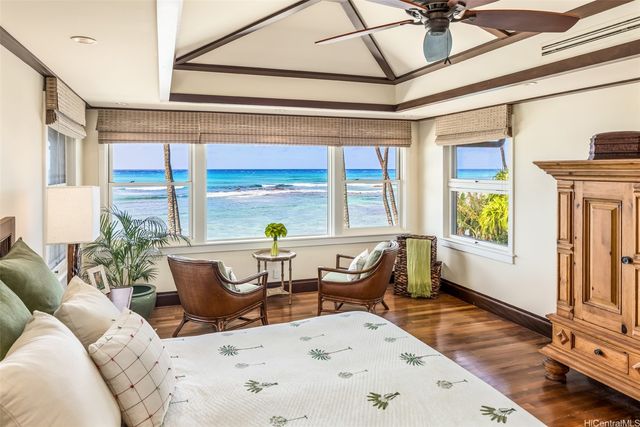 218 Kaalawai Place, Honolulu, HI 96816