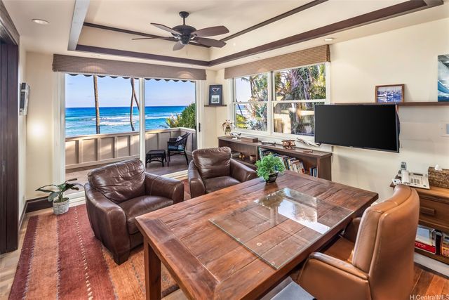 218 Kaalawai Place, Honolulu, HI 96816
