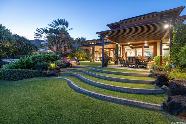218 Kaalawai Place, Honolulu, HI 96816