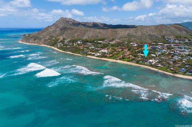 218 Kaalawai Place, Honolulu, HI 96816