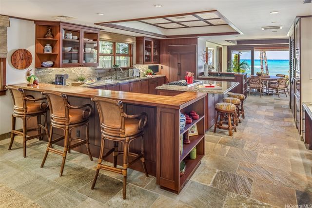 218 Kaalawai Place, Honolulu, HI 96816