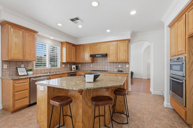 1869 Tuscan Grove Cir, Roseville, CA 95747