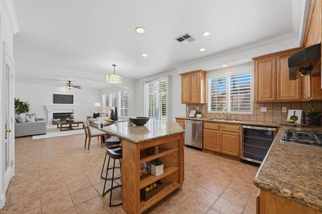 1869 Tuscan Grove Cir, Roseville, CA 95747