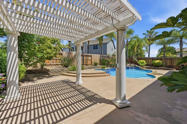 1869 Tuscan Grove Cir, Roseville, CA 95747