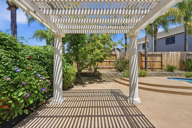 1869 Tuscan Grove Cir, Roseville, CA 95747