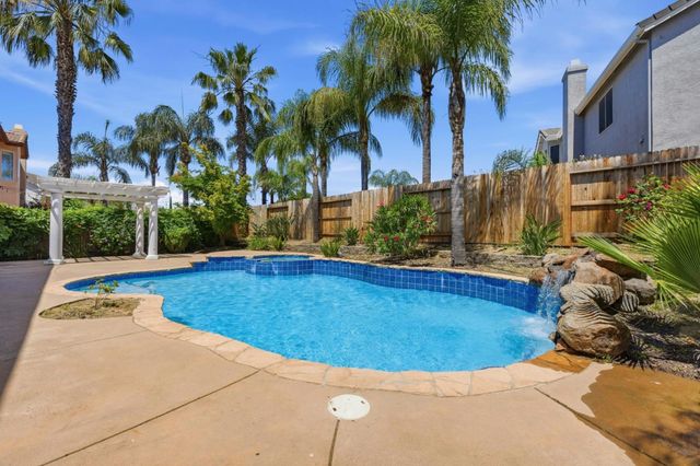 1869 Tuscan Grove Cir, Roseville, CA 95747