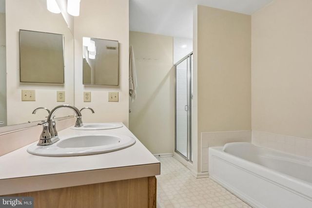 19 REGENCY CT, Marlton, NJ 08053