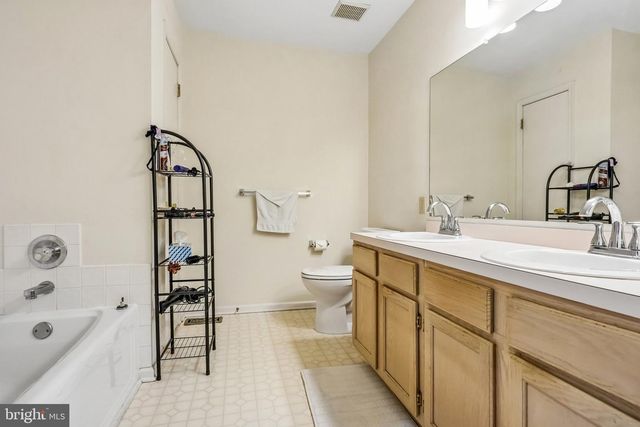 19 REGENCY CT, Marlton, NJ 08053