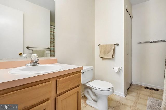 19 REGENCY CT, Marlton, NJ 08053