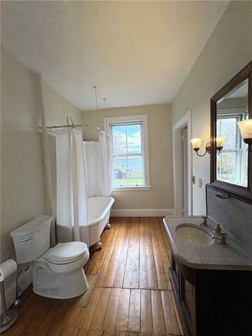 39 Walcott Avenue, Jamestown, RI 02835