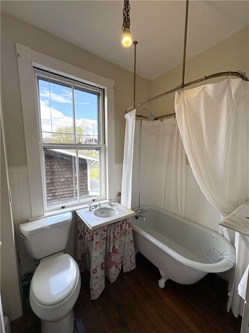 39 Walcott Avenue, Jamestown, RI 02835