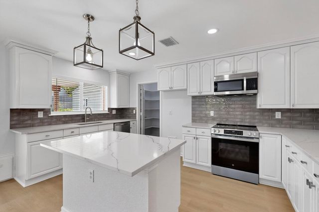 328 Cortland Circle, Roanoke, TX 76262