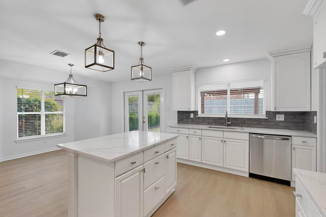 328 Cortland Circle, Roanoke, TX 76262