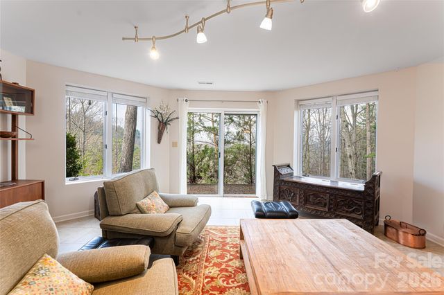 168 Skyview Circle, Asheville, NC 28804