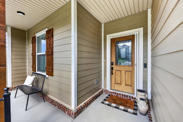 102 Albatross Ct, La Vergne, TN 37086