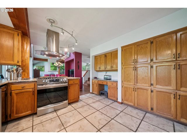 19655 SUN Cir, West Linn, OR 97068