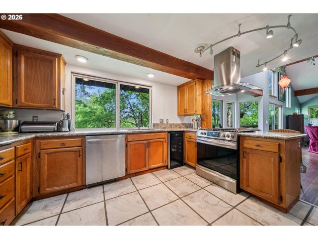 19655 SUN Cir, West Linn, OR 97068