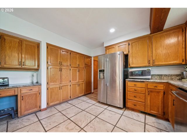 19655 SUN Cir, West Linn, OR 97068