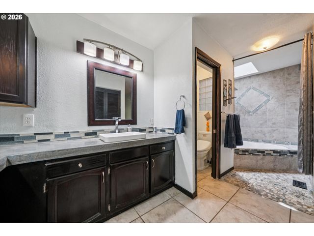 19655 SUN Cir, West Linn, OR 97068