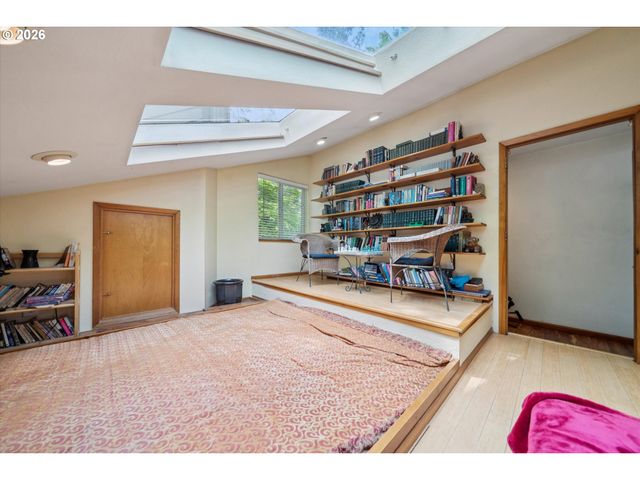 19655 SUN Cir, West Linn, OR 97068