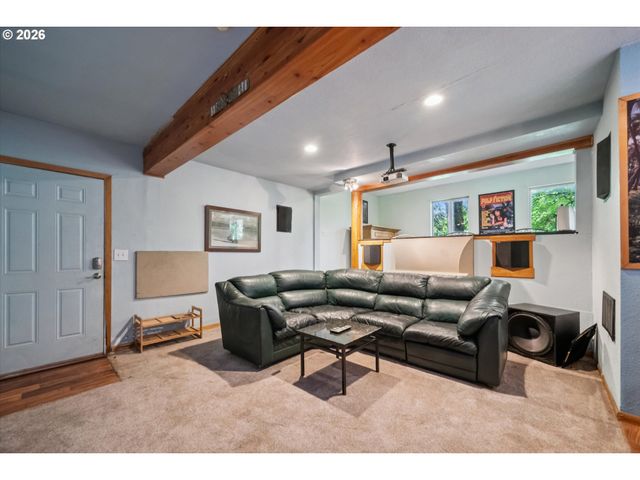 19655 SUN Cir, West Linn, OR 97068