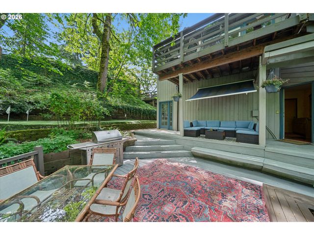 19655 SUN Cir, West Linn, OR 97068