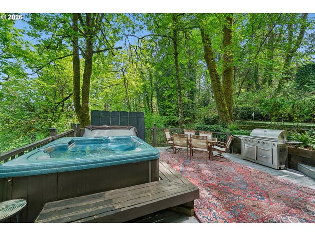 19655 SUN Cir, West Linn, OR 97068