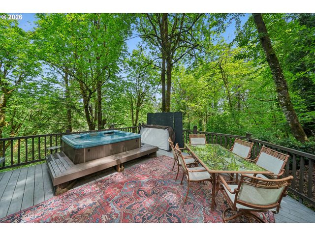 19655 SUN Cir, West Linn, OR 97068