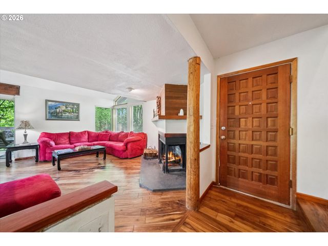 19655 SUN Cir, West Linn, OR 97068
