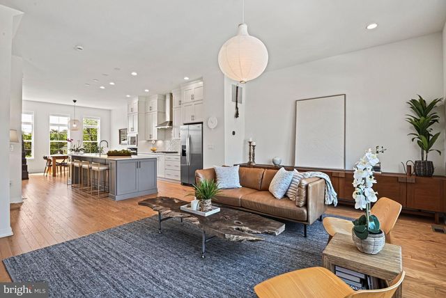 7382 MAGARITY RD, Mclean, VA 22102