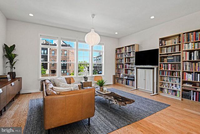 7382 MAGARITY RD, Mclean, VA 22102