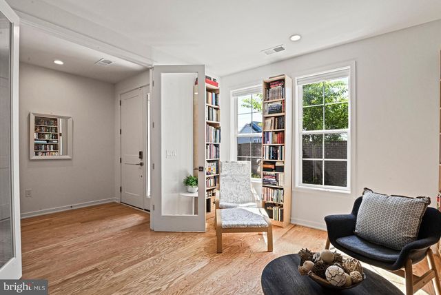 7382 MAGARITY RD, Mclean, VA 22102