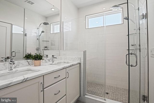 7382 MAGARITY RD, Mclean, VA 22102