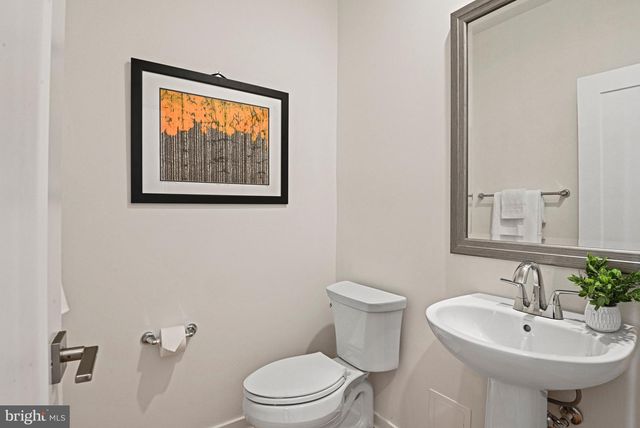 7382 MAGARITY RD, Mclean, VA 22102