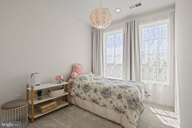 7382 MAGARITY RD, Mclean, VA 22102