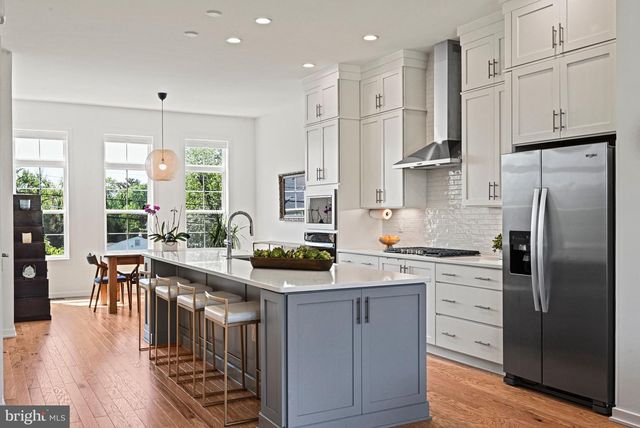 7382 MAGARITY RD, Mclean, VA 22102
