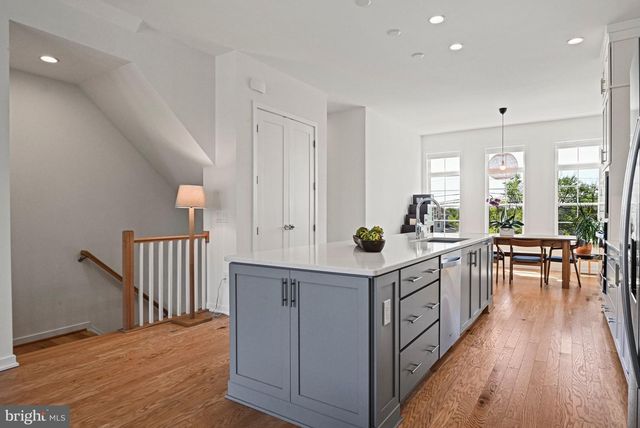 7382 MAGARITY RD, Mclean, VA 22102