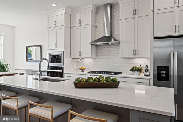 7382 MAGARITY RD, Mclean, VA 22102