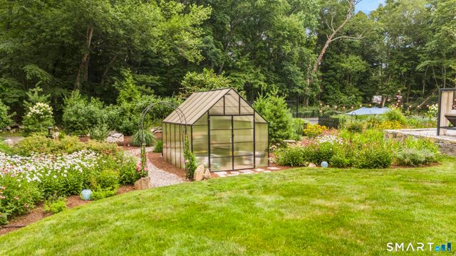17 Pine Ridge Road, Woodbridge, CT 06525