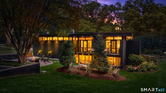 17 Pine Ridge Road, Woodbridge, CT 06525