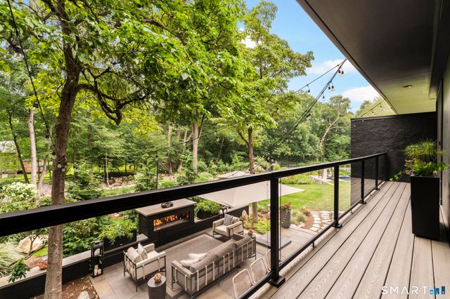 17 Pine Ridge Road, Woodbridge, CT 06525